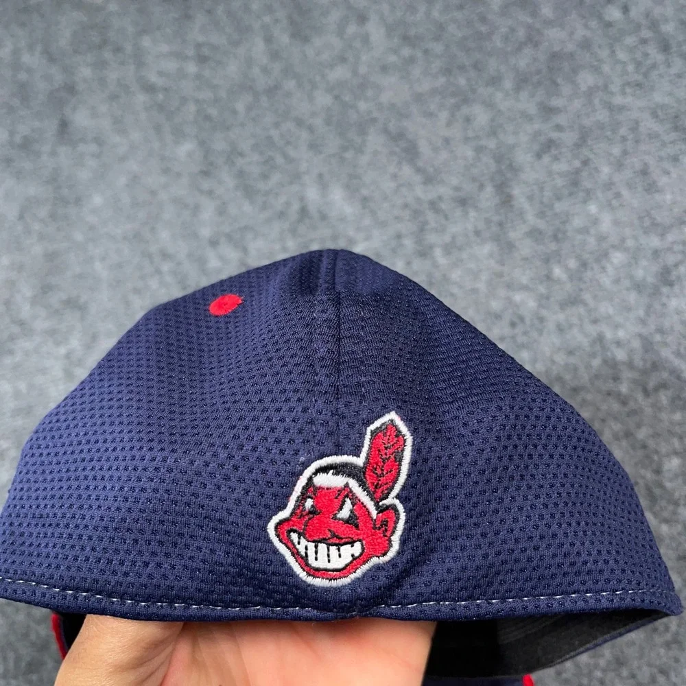 New Era 39THIRTY Cleveland Indians Hat Kids Youth Stretch Fit Gradient Red Navy